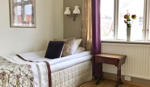 Single Room (Private bathroom)