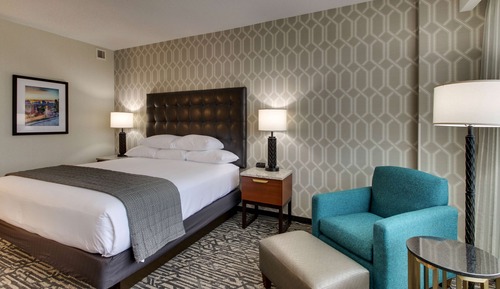 Deluxe Room, 1 King Bed, Accessible, Refrigerator & Microwave (Roll in Shower, Upper Floor)