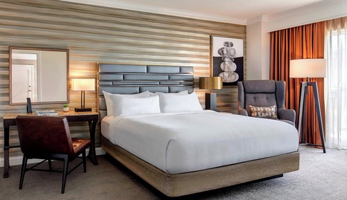 Executive Suite, 1 King Bed with Sofa bed, Balcony (Hearing Accessible)