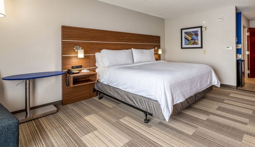 Standard Room, 1 King Bed, Accessible (Mobility, Roll-In Shower)