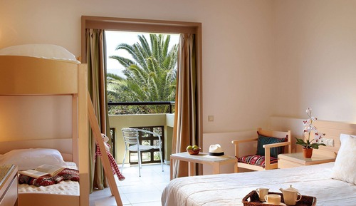 Family Room Garden View with Balcony