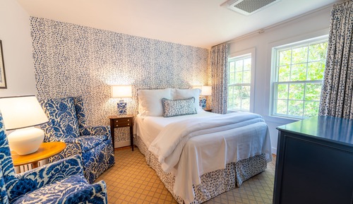 No. 14 Queen Room 