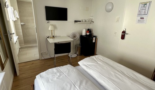 Double Room (Petit)