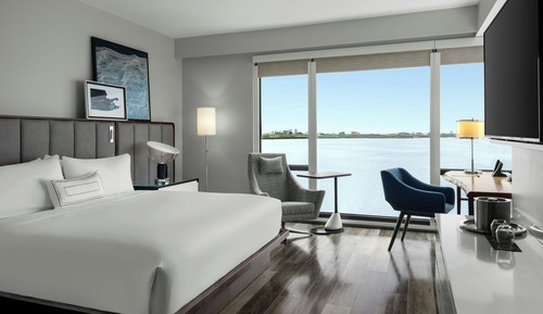 Deluxe Room, 1 King Bed, Non Smoking