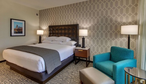 Deluxe Room, 1 King Bed, Accessible, Refrigerator & Microwave (Hearing Accessible, Roll in Shower)