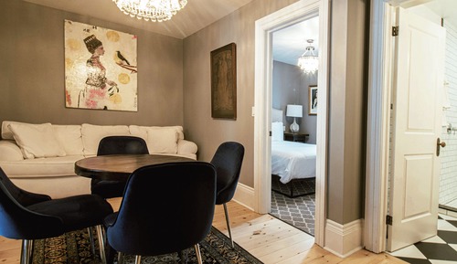 Design Suite, 1 Queen Bed with Sofa bed