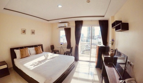Deluxe Studio