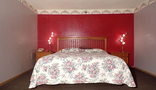 Standard Suite, 1 King Bed, Smoking