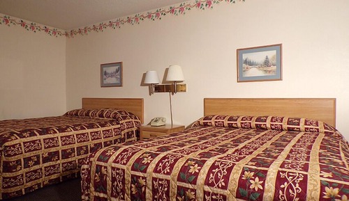 Basic Room, 2 Queen Beds, Smoking