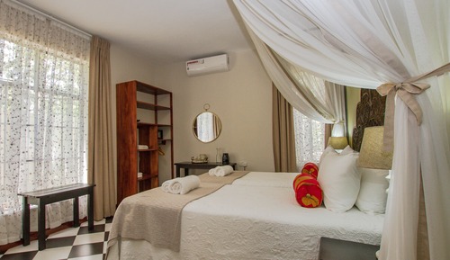 Double or Twin Room (King or Twin Bedroom)