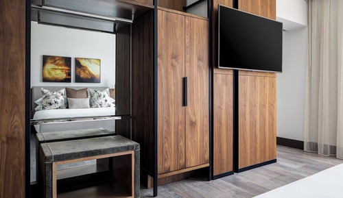 Suite, 1 King Bed, Non Smoking, Corner
