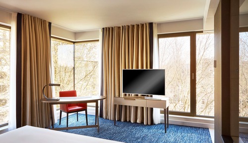 Deluxe Room, 1 King Bed (Club Access)