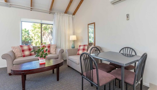 One Bedroom Apartment (1st Floor)