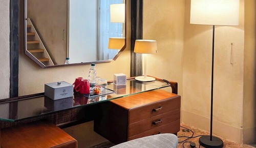 Deluxe Suite, City View