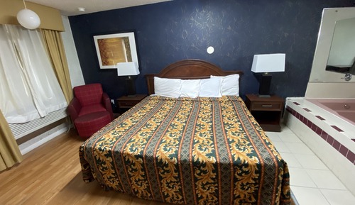 Standard Room, 1 King Bed, Hot Tub