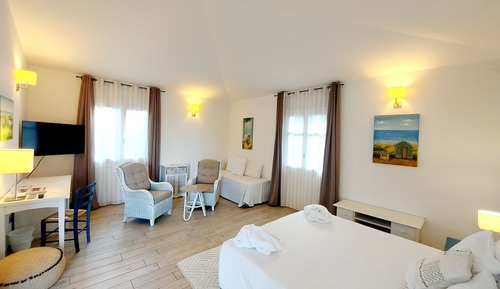 Junior Studio Suite, 1 Queen Bed