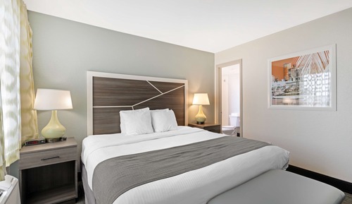 Suite, 1 King Bed, Balcony, Oceanfront