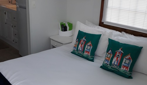 Dolphin: Aqua Lodge, 1 Bedroom, Bay View