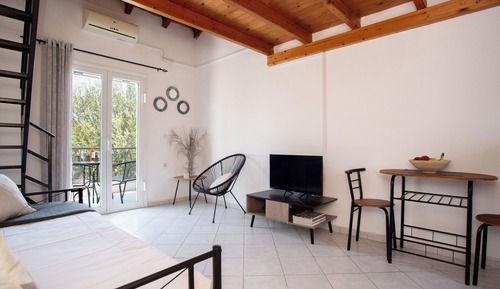 Superior Studio, Garden View