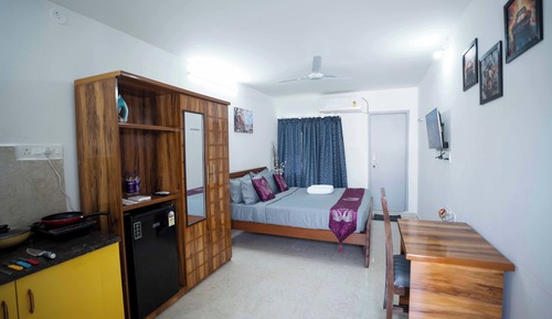 Studio, Kitchenette