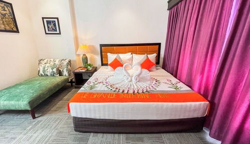 Deluxe Double or Twin with Sofa Bed
