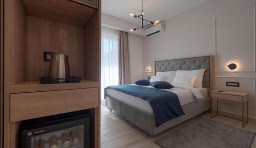 Deluxe Double Room, Balcony, Park View