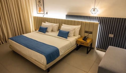 Executive Suite, Balcony, Pool View