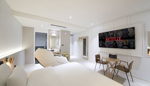Suite, Lake View