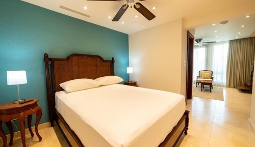 Luxury Suite, Balcony