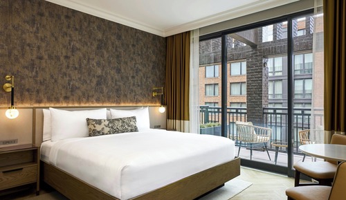 Standard Room, 1 King Bed, Non Smoking, Balcony (Mobility Accessible, Tub)