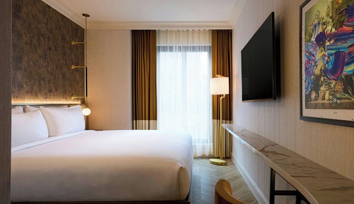 Deluxe Room, 1 King Bed, Non Smoking (Mobility Accessible, Tub)