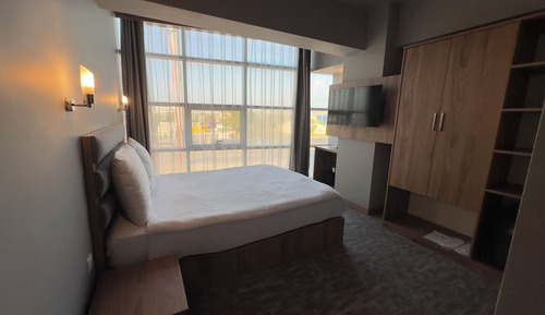 Standard Room, 1 Queen Bed