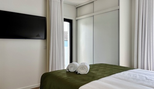 Deluxe Room, 1 Queen Bed, Balcony