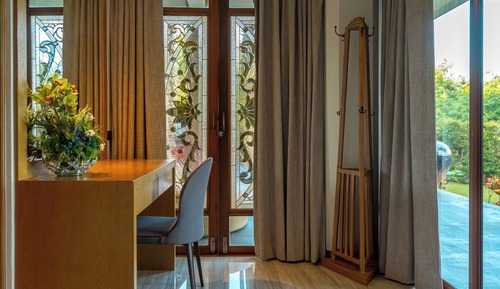 Deluxe Suite with Pool View
