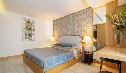 Junior Suite with Pool View