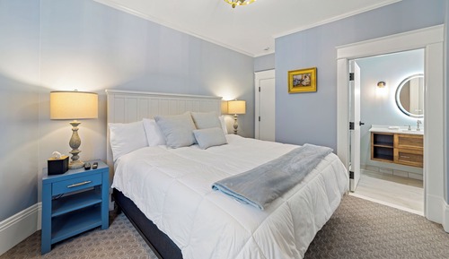 Suite, 1 King Bed with Sofa bed