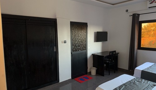 Comfort Room, City View