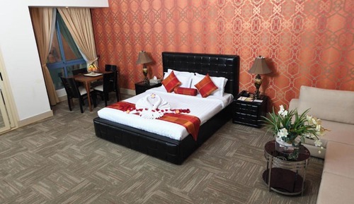 Honeymoon Suite