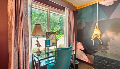 Romantic King with Clawfoot Tub