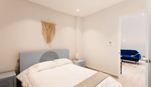 Apartment (2C)