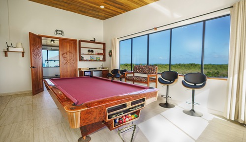 Coral 4 bedroom; 5 Bath Oceanfront Villa with Rooftop
