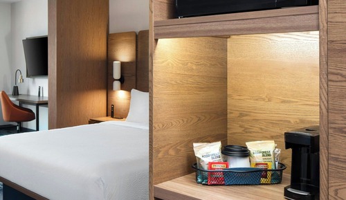 Suite, 1 King Bed with Sofa bed (Mobility Accessible, Tub)