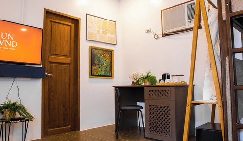 Balayan Family Room