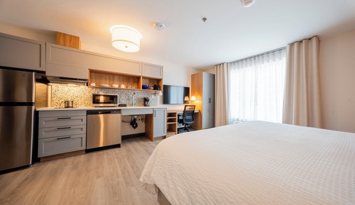 Studio Suite, 1 King Bed, Mobility Accessible (Mobility)