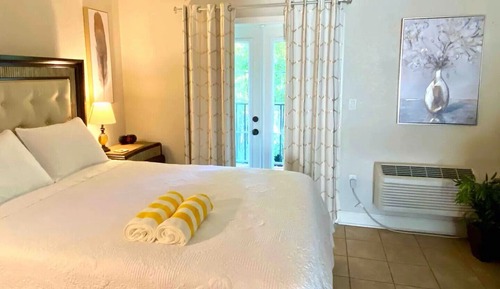 Classic Triple Room, Balcony