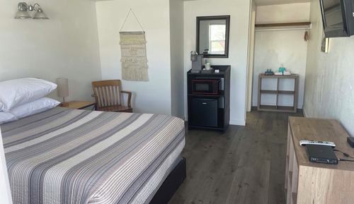 Room, 1 Queen Bed, Non Smoking, Private Bathroom