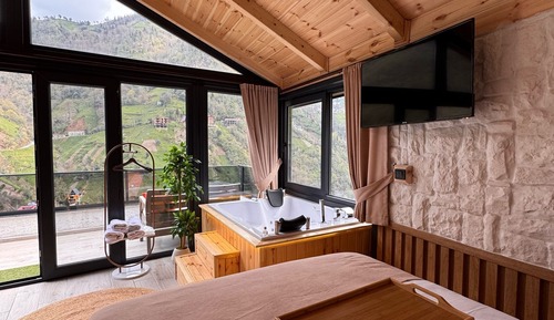 Honeymoon Cabin, River View