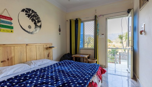 Cozy Valley View Room with Balcony