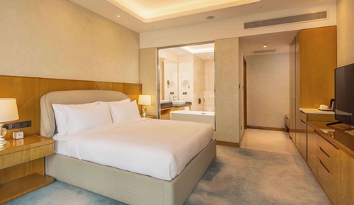 Executive Room, 1 King Bed, River View