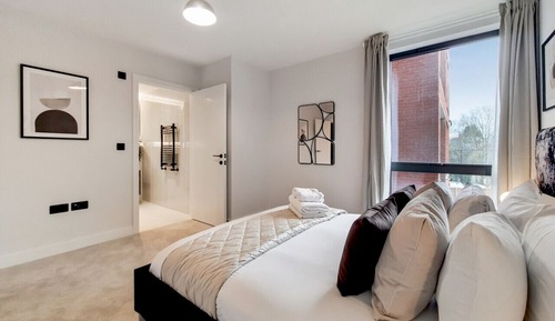 Deluxe Apartment